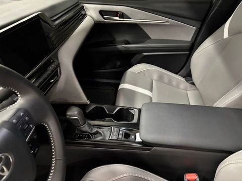 Certified 2025 Toyota Camry SE w/ Convenience Package FWD image 17