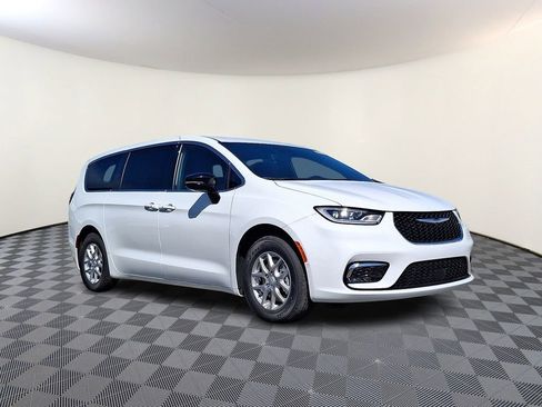 New 2026 Chrysler Pacifica Select FWD image 1