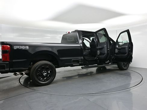 Used 2025 Ford F350 Lariat w/ Black Appearance Package AWD/4WD image 5