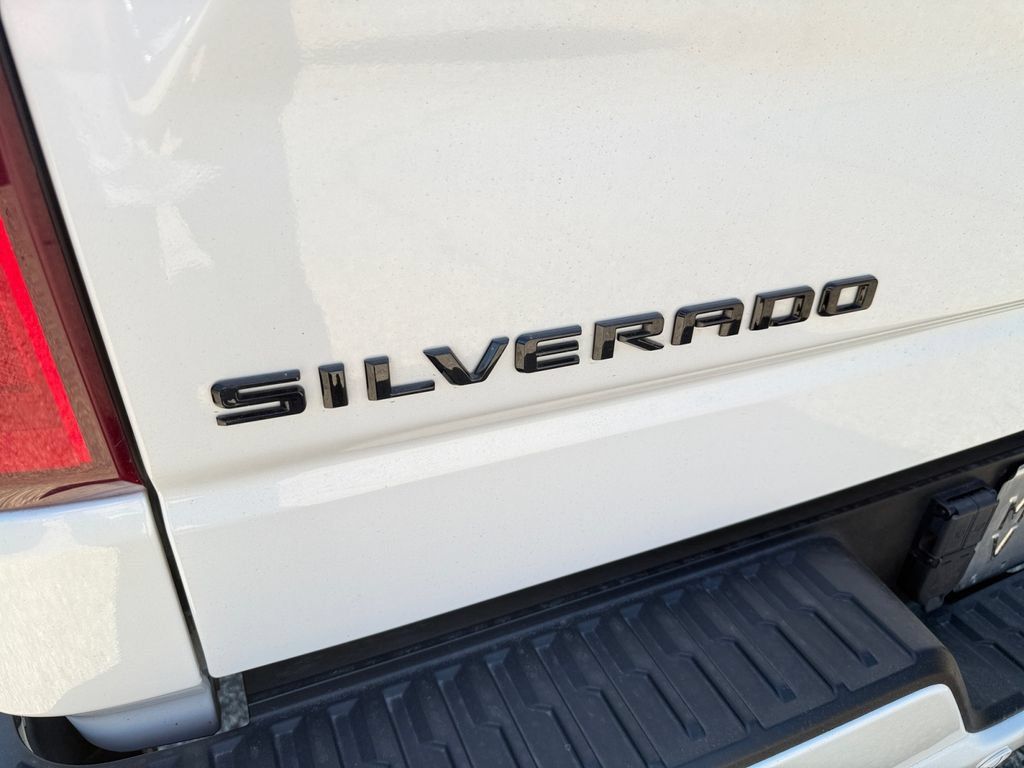 Used 2022 Chevrolet Silverado 1500 High Country w/ High Country Premium Package AWD/4WD image 38