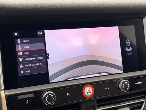 Certified 2023 Porsche Macan AWD/4WD image 15