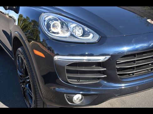 Used 2017 Porsche Cayenne S w/ Premium Package image 45