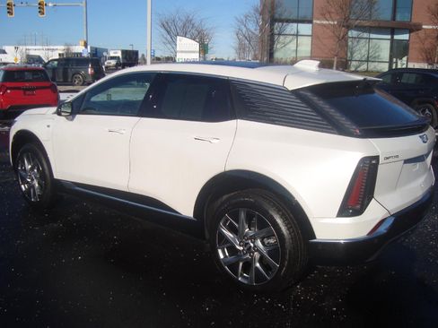 Used 2025 Cadillac Optiq Luxury 2 w/ LPO, Floor Liner Package image 6