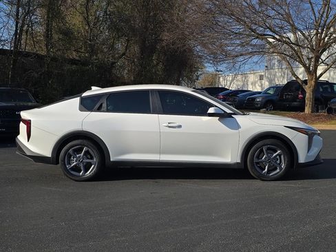 New 2026 Kia K4 LXS image 2