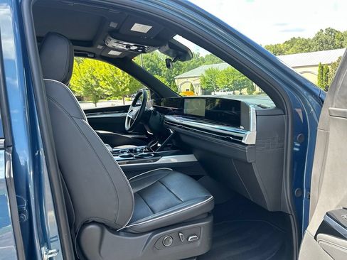 Used 2025 Cadillac Escalade Sport w/ LPO, ONYX Package RWD image 45