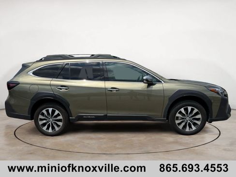 Used 2024 Subaru Outback Touring AWD/4WD image 2
