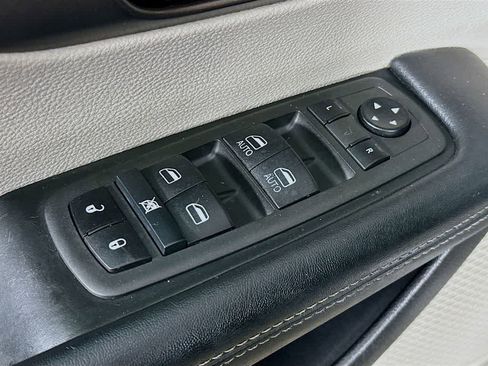 Used 2021 Chrysler Voyager Lxi FWD image 28