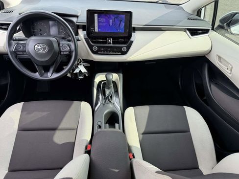Used 2025 Toyota Corolla LE image 24