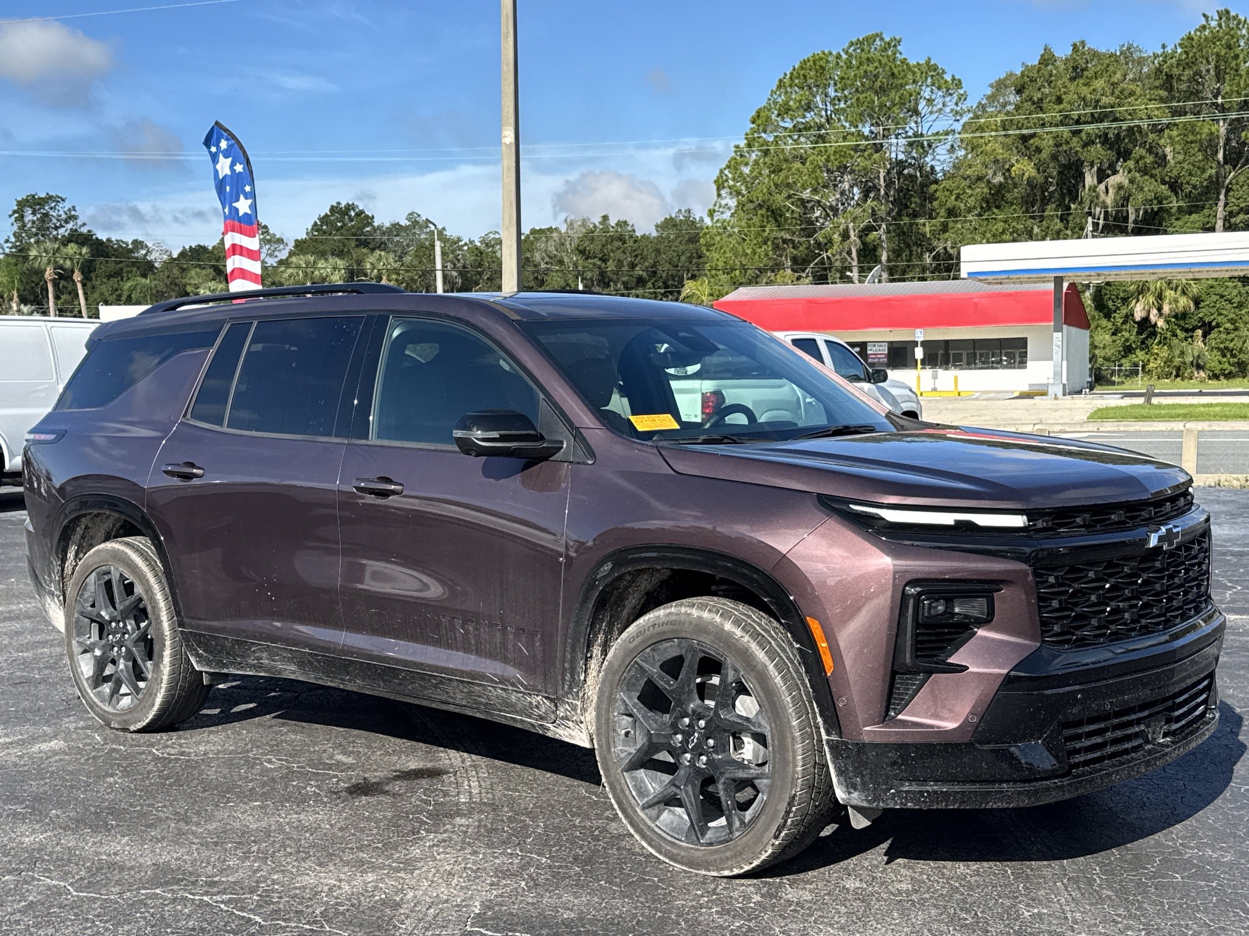 Used 2024 Chevrolet Traverse RS FWD image 3