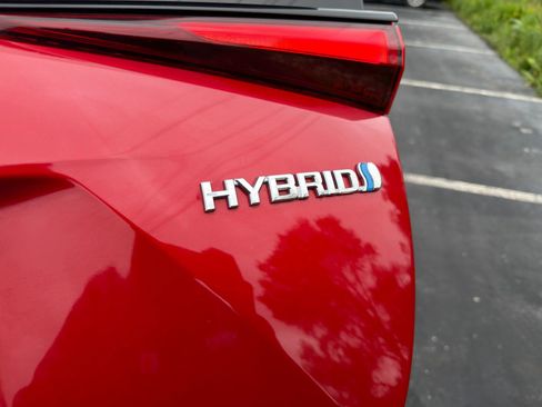 Used 2019 Toyota Prius LE AWD/4WD image 28