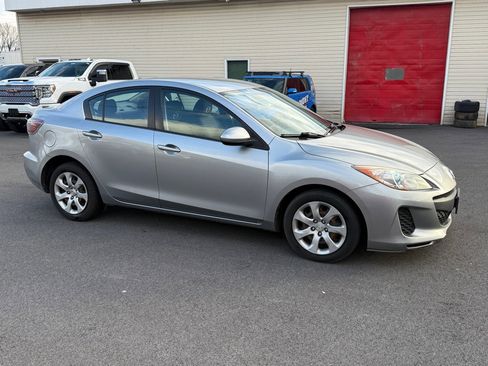 Used 2013 MAZDA MAZDA3 i Sport image 4