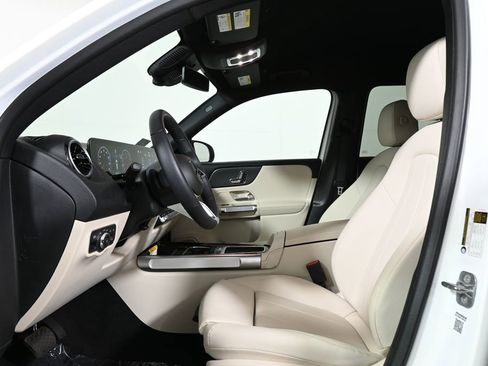 Certified 2025 Mercedes-Benz GLB 250 4MATIC image 3