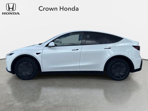 Used 2026 Tesla Model Y 2WD image 2