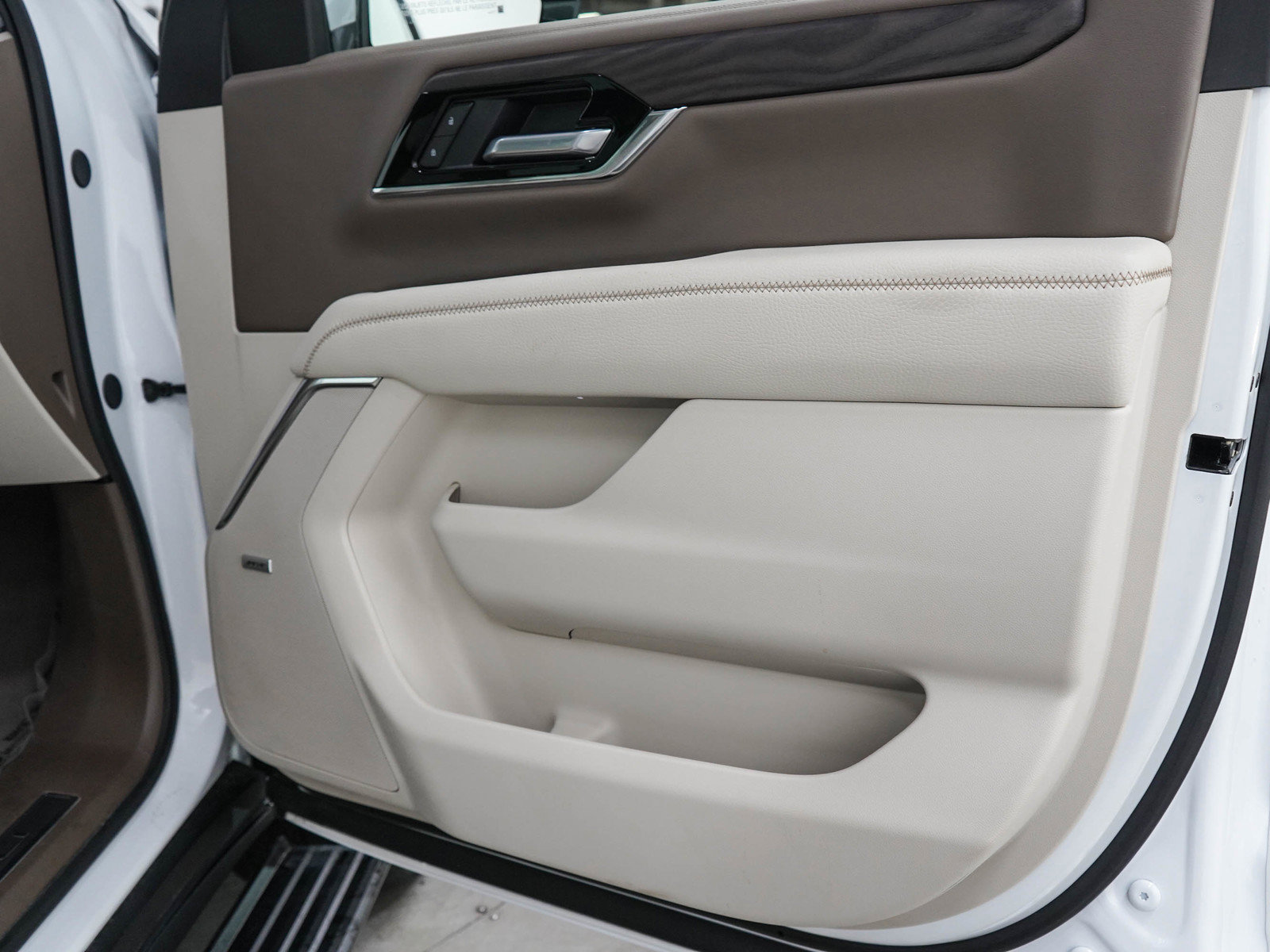 Used 2026 GMC Yukon Denali w/ Denali Reserve Package AWD/4WD image 11