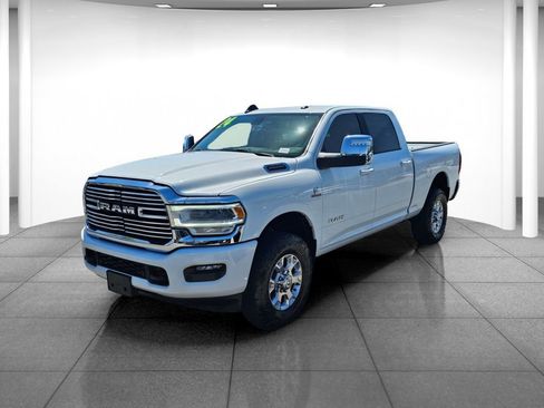 Used 2024 RAM 2500 Laramie AWD/4WD image 3
