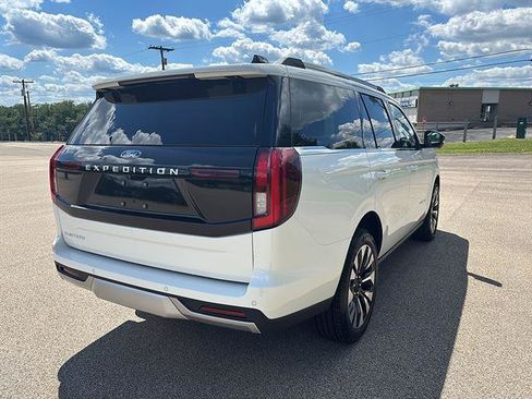 New 2026 Ford Expedition Platinum w/ Driver's Package AWD/4WD image 4