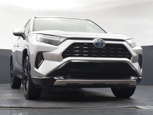 Used 2022 Toyota RAV4 SE AWD/4WD image 28