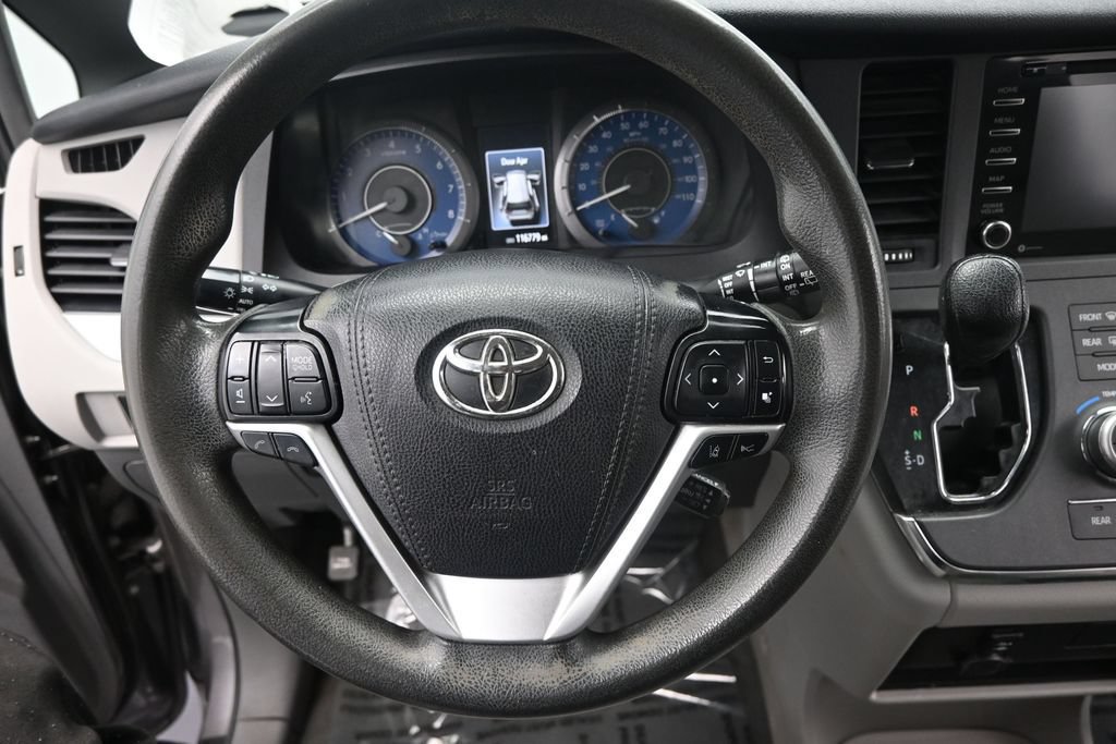 Used 2019 Toyota Sienna LE w/ Carpet Mat Package FWD image 19