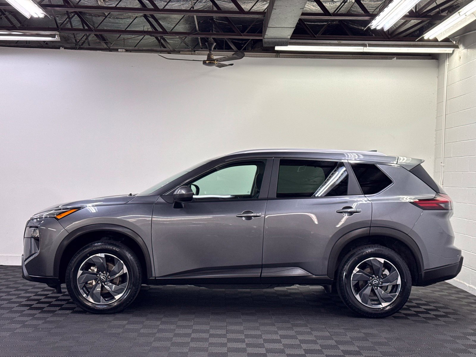 Certified 2025 Nissan Rogue SV w/ SV Premium Package AWD/4WD image 4