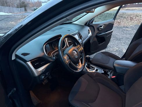 Used 2016 Jeep Cherokee Latitude w/ Comfort & Sound Group image 27