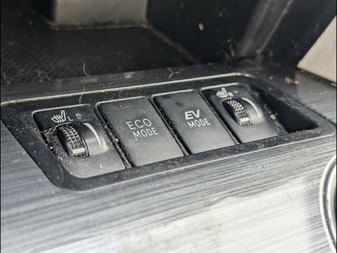 Used 2012 Toyota Camry XLE w/ Leather Pkg FWD image 14