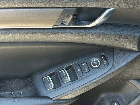 Used 2018 Honda Accord LX image 5