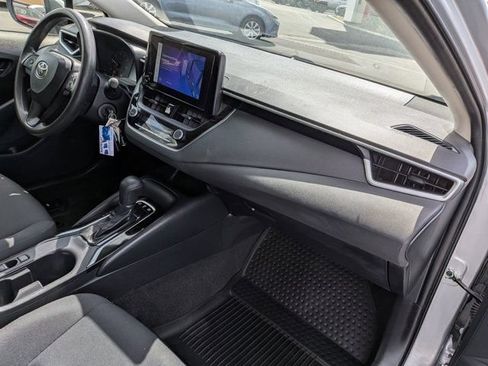 Used 2025 Toyota Corolla LE FWD image 6