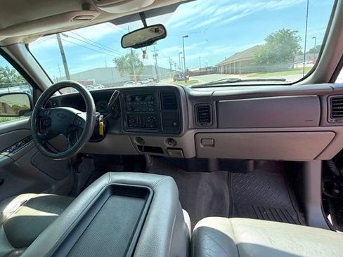 Used 2005 Chevrolet Avalanche Z71 w/ Preferred Equipment Group AWD/4WD image 10
