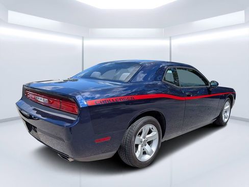 Used 2014 Dodge Challenger SXT RWD image 3