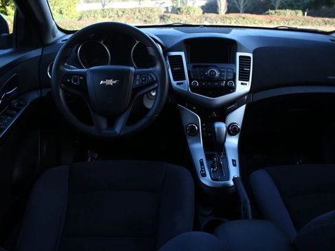 Used 2016 Chevrolet Cruze LT w/ Technology Package image 29