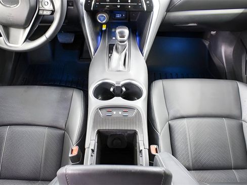 Used 2021 Toyota Venza XLE image 17