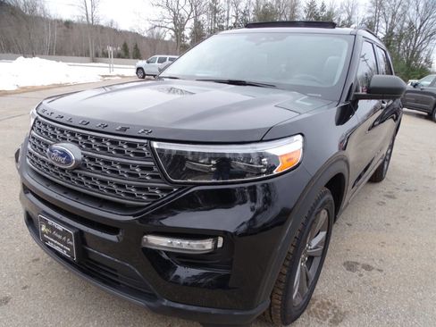Used 2021 Ford Explorer Sport XLT w/ XLT Sport Appearance Package image 6