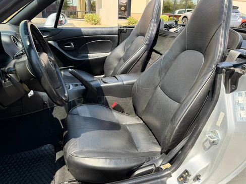 Used 2005 MAZDA MX-5 Miata LS RWD image 13