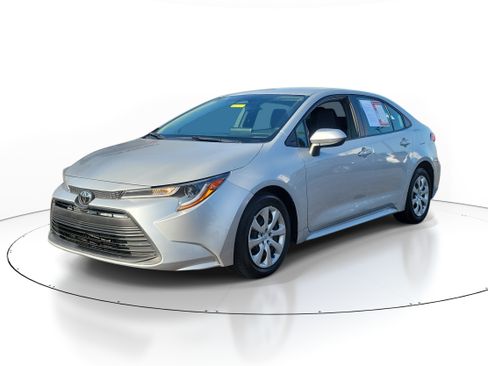 Used 2024 Toyota Corolla LE FWD image 2