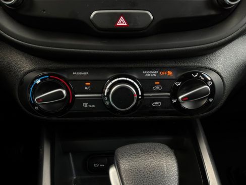Used 2025 Kia Soul LX w/ LX Technology Package FWD image 24