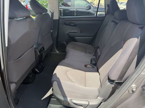 Certified 2025 Toyota Highlander LE FWD image 22