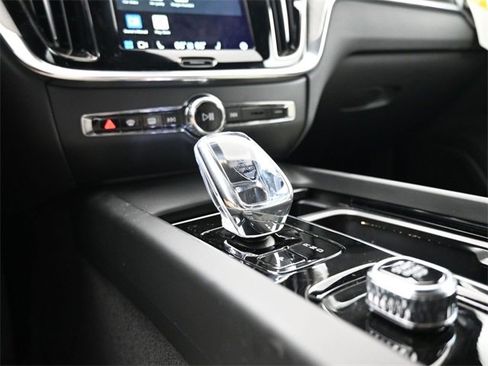 Used 2024 Volvo V60 B5 Cross Country Ultimate image 12