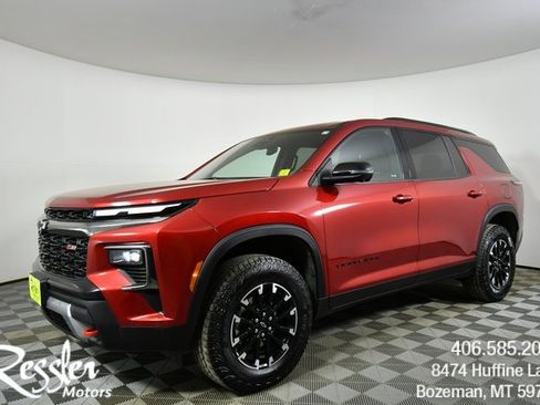 Used 2024 Chevrolet Traverse Z71 image 1