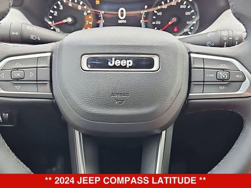Used 2024 Jeep Compass Latitude AWD/4WD image 23
