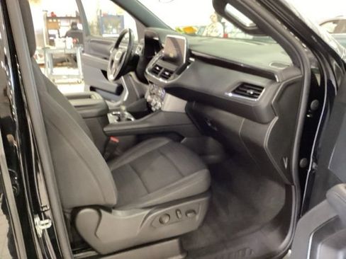 Used 2023 GMC Yukon SLE w/ Gmc Pro Safety Plus Package AWD/4WD image 10