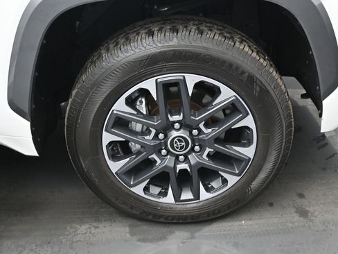 Used 2024 Toyota Tundra Limited image 36