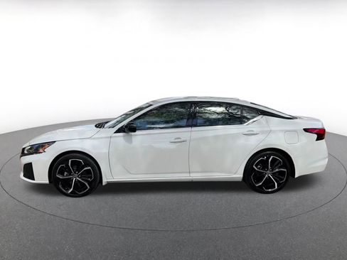 Used 2025 Nissan Altima 2.5 SR image 9