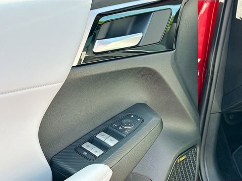 New 2025 Mitsubishi Outlander SE image 13