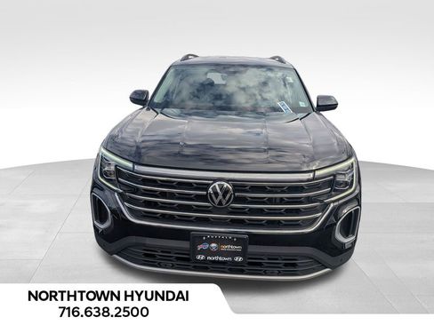Used 2025 Volkswagen Atlas SE image 12