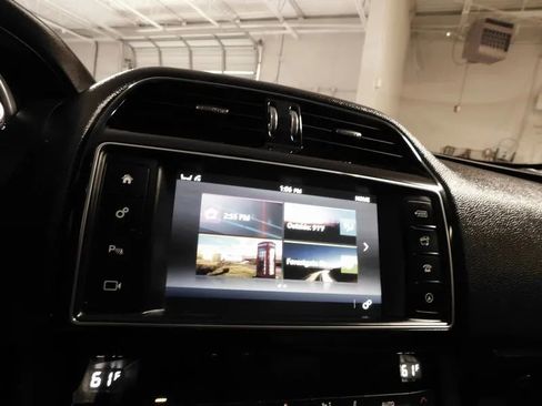 Used 2017 Jaguar F-PACE Prestige image 37