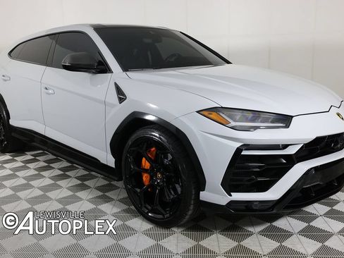 Used 2022 Lamborghini Urus AWD/4WD image 3