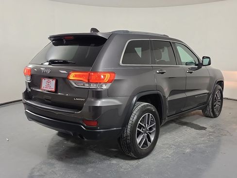 Used 2019 Jeep Grand Cherokee Laredo w/ Laredo X Package AWD/4WD image 6