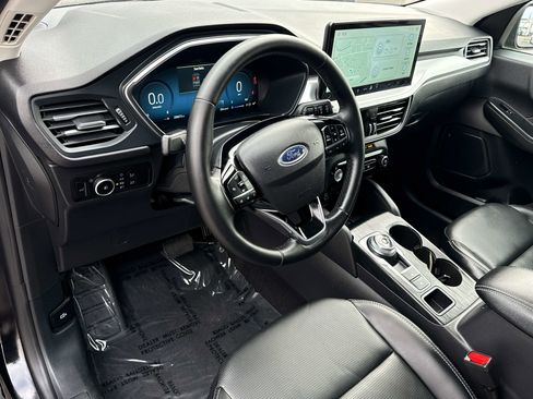 Used 2025 Ford Escape Platinum image 10