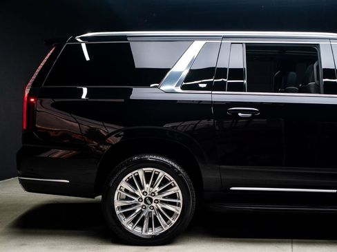 Used 2025 Cadillac Escalade ESV Premium Luxury AWD/4WD image 16