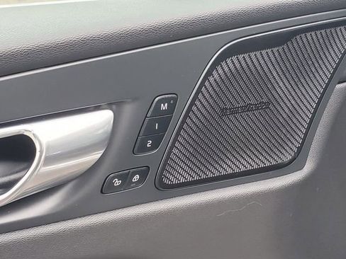 Used 2022 Volvo XC60 B5 Inscription image 11